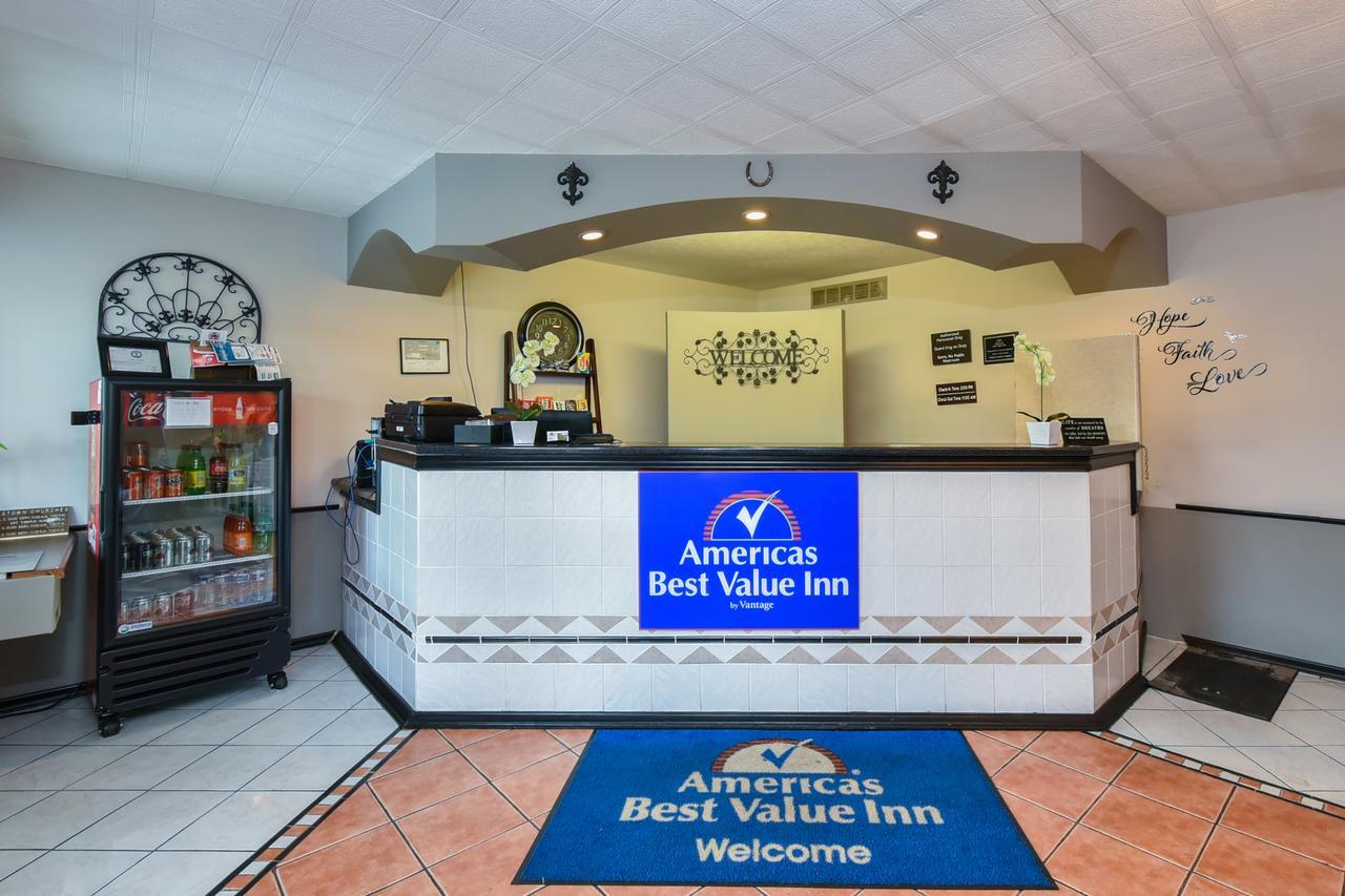 Americas Best Value Inn & Suites Williamstown Extérieur photo